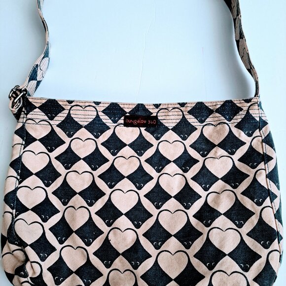 Manta Ray Bucket Crossbody Bag and Matching Wallet by Bungalow 360 - Picture 5 of 7